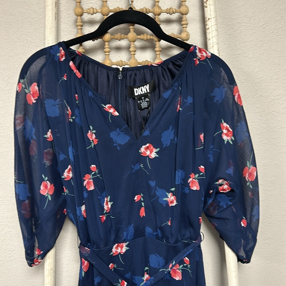 NWT DKNY Size 8 Flower Print Dresss